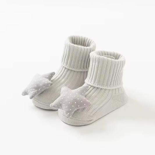Chaussettes Bébé Antidérapantes avec Motifs 3D – Douces & Confortables